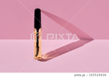 Cosmetic oil for the growth of eyebrows and eyelashes with a brush. 103529436