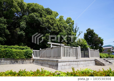 大阪　太子町　用明天皇陵 （初夏） 103530308