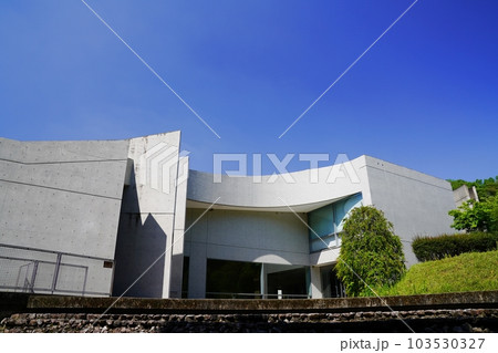 大阪　河南町　大阪府立  近つ飛鳥博物館（入り口、初夏） 103530327