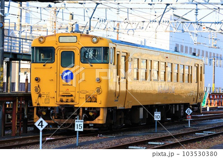 【JR九州】キハ40形(日豊本線:南宮崎駅) 【JR九州】キハ40形(日豊本線:南宮崎駅) 103530380