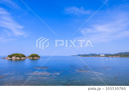 南部湾に浮かぶ無人島鹿島　和歌山県みなべ町 103530760