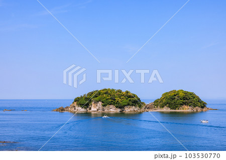 南部湾に浮かぶ無人島鹿島　和歌山県みなべ町 103530770
