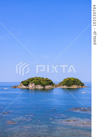南部湾に浮かぶ無人島鹿島　和歌山県みなべ町 103530784
