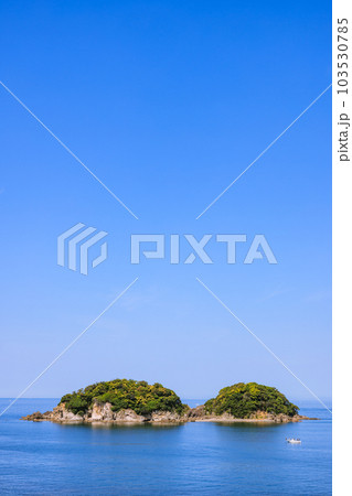 南部湾に浮かぶ無人島鹿島　和歌山県みなべ町 103530785
