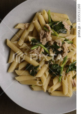 ツナとほうれん草のペンネパスタ 103531160