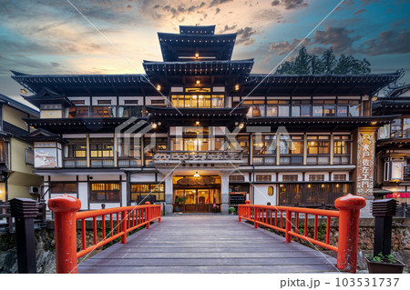 「山形県」銀山温泉 日暮頃の温泉街 「山形県」銀山温泉 日暮頃の温泉街 103531737