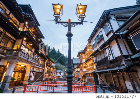 「山形県」銀山温泉 日暮頃の温泉街 「山形県」銀山温泉 日暮頃の温泉街 103531777