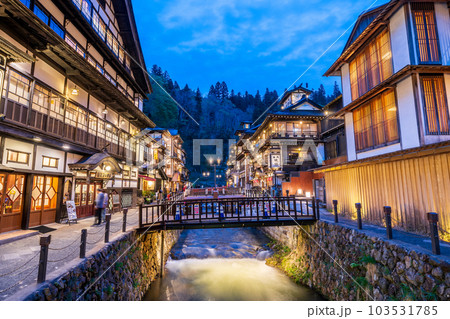 「山形県」銀山温泉 日暮頃の温泉街 「山形県」銀山温泉 日暮頃の温泉街 103531785