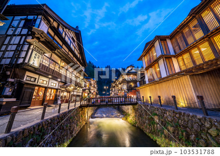 「山形県」銀山温泉 日暮頃の温泉街 「山形県」銀山温泉 日暮頃の温泉街 103531788