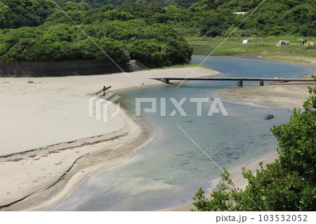 海、山、川、空、自然に囲まれた大岐の浜 103532052