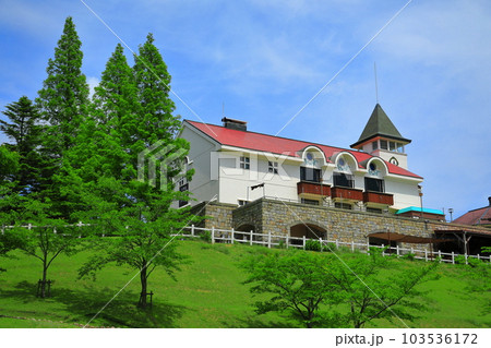【兵庫県】新緑の神戸市立六甲山牧場（牧場夢工房） 103536172