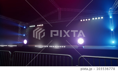 Free stage with lights from lighting devices 103536778