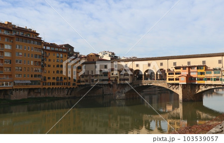 イタリア　フィレンツェ　ポンテ・ヴェッキオ 103539057