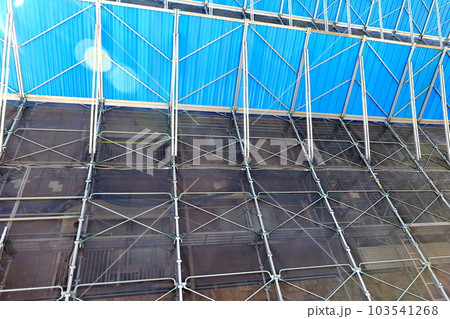 外部足場の落下防止器具　イメージ 103541268