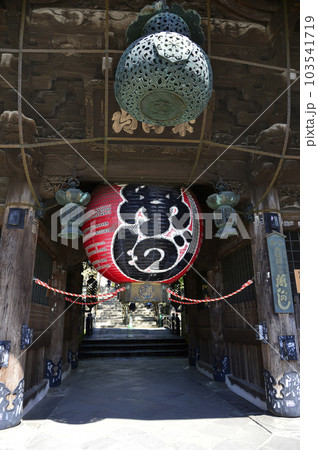 the large red lanterns in the entrance door at Naritasan Shinshoji Temple the large red lanterns in the entrance door at Naritasan Shinshoji Temple 103541719