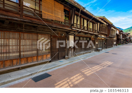 長野県　中山道　奈良井宿の町並み 103546313