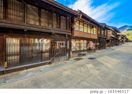 長野県　中山道　奈良井宿の町並み 103546317