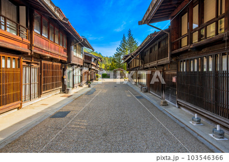 長野県　中山道　奈良井宿の町並み 103546366