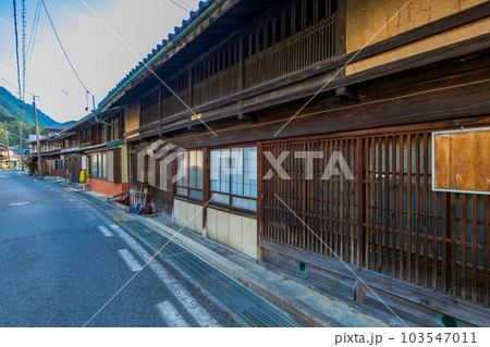 長野県　大桑村　中山道　野尻宿の町並み 103547011