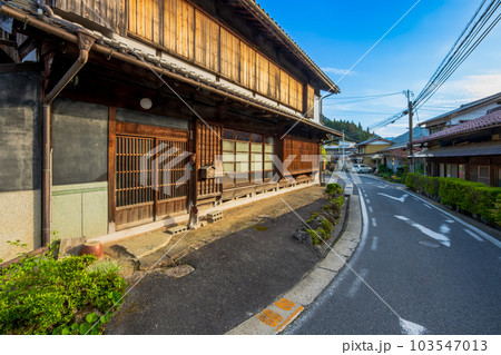 長野県　大桑村　中山道　野尻宿の町並み 103547013