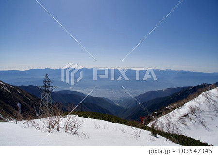 中央アルプス駒ヶ岳ロープウェイの頂上から見る駒ヶ根市の風景の写真