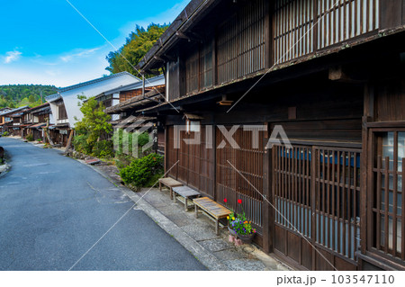 長野県 南木曽町 中山道 妻籠宿の町並み 長野県 南木曽町 中山道 妻籠宿の町並み 103547110