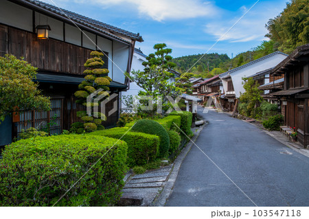 長野県 南木曽町 中山道 妻籠宿の町並み 長野県 南木曽町 中山道 妻籠宿の町並み 103547118