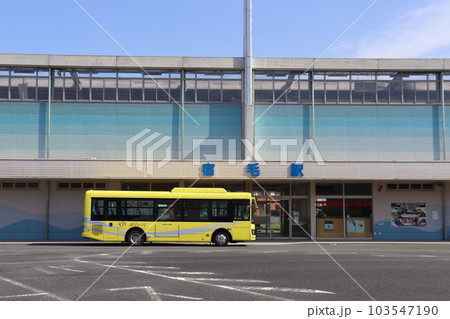 土佐くろしお鉄道 宿毛線の宿毛駅と路線バス 土佐くろしお鉄道 宿毛線の宿毛駅と路線バス 103547190
