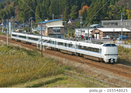 北陸本線 倶利伽羅ー石動 JR西日本 681系 T02編成(金沢) サンダーバード 北陸本線 倶利伽羅ー石動 JR西日本 681系 T02編成(金沢) サンダーバード 103548025