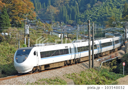 北陸本線 石動ー倶利伽羅 JR西日本 681系 W01+W11編成(金沢) はくたか 北陸本線 石動ー倶利伽羅 JR西日本 681系 W01+W11編成(金沢) はくたか 103548032