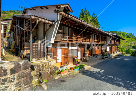 長野県　南木曽町　中山道　妻籠宿　大妻籠の町並み 103549483