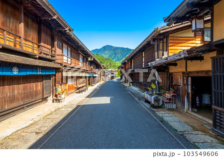 長野県 南木曽町 中山道 妻籠宿の町並み 長野県 南木曽町 中山道 妻籠宿の町並み 103549606