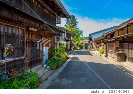 長野県 南木曽町 中山道 妻籠宿の町並み 長野県 南木曽町 中山道 妻籠宿の町並み 103549648
