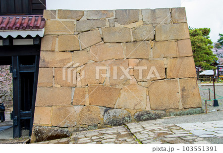 福島県 会津若松 鶴ヶ城 鉄門の石垣 福島県 会津若松 鶴ヶ城 鉄門の石垣 103551391