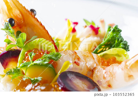 エビのシーフードサラダ 103552365