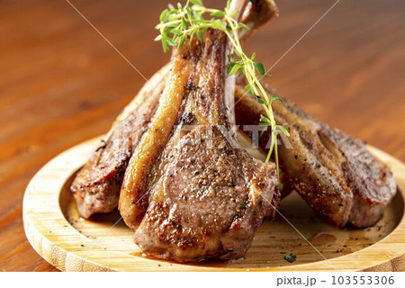 美味しいラム肉料理のラムチョップ 美味しいラム肉料理のラムチョップ 103553306