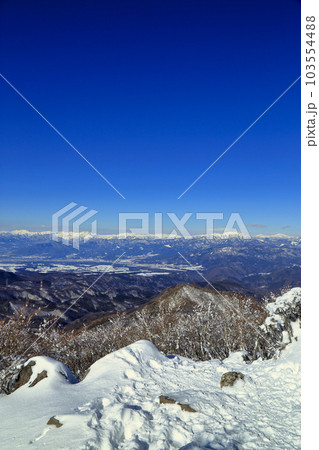 厳冬期の赤城山の風景 ( 黒檜山 天空のひろば / 2023年1月 ) 厳冬期の赤城山の風景 ( 黒檜山 天空のひろば / 2023年1月 ) 103554488