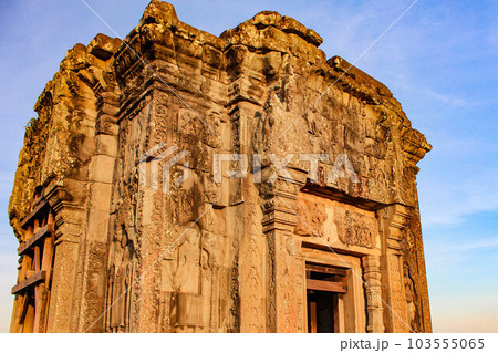 【シェムリアップ】プノンバケンの夕暮れ 103555065