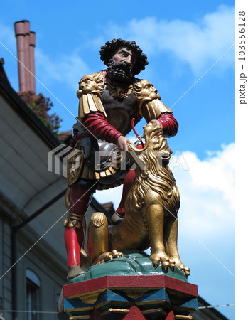 「サムソンの噴水」の彫像（スイスのベルン） 103556128