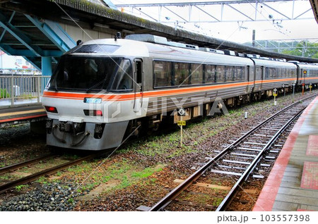 最後の力走…名古屋と新宮・紀伊勝浦を結ぶ俊足ディーゼル特急【南紀】キハ85系 最後の力走…名古屋と新宮・紀伊勝浦を結ぶ俊足ディーゼル特急【南紀】キハ85系 103557398