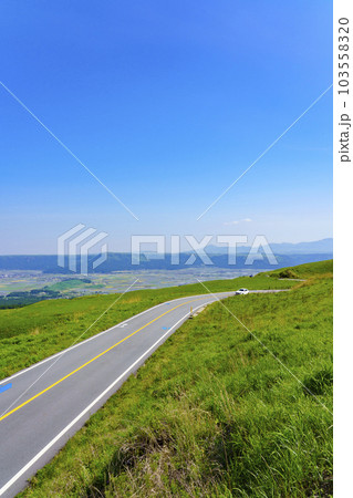 阿蘇の雄大な草原を体験できるドライブルート「阿蘇パノラマライン」 阿蘇の雄大な草原を体験できるドライブルート「阿蘇パノラマライン」 103558320