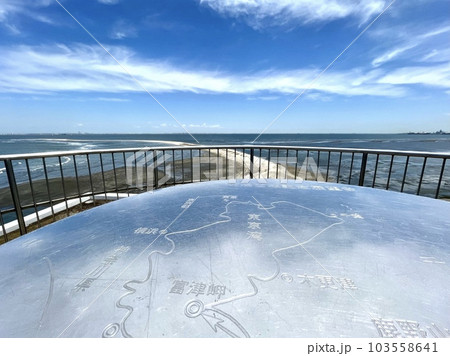 富津岬_明治百年記念展望塔から眺める東京湾側_位置プレート入り 103558641