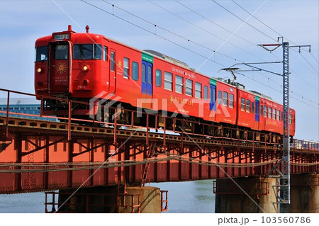 【JR九州】713系〜サンシャイン宮崎〜（日豊本線：宮崎〜南宮崎・大淀川鉄橋） 103560786