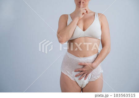 The woman is wearing adult diapers. Urinaryの写真素材 [103563515] - PIXTA