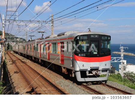 滝の茶屋駅に到着する山陽6000系電車 滝の茶屋駅に到着する山陽6000系電車 103563607