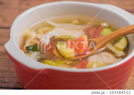 野菜たくさんのチキンスープ 野菜たくさんのチキンスープ 103564512