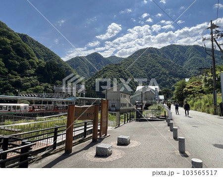 黒部峡谷鉄道のトロッコ列車駅へ続く道 103565517