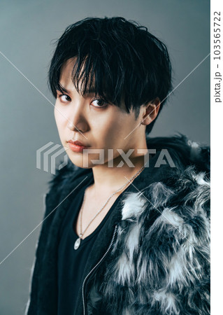 男性のファッションポートレート メンズコスメ スキンケア 男性のファッションポートレート メンズコスメ スキンケア 103565722
