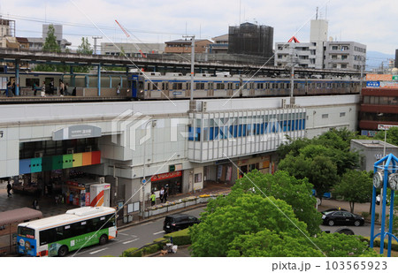 泉北高速鉄道　深井駅に着く3000系電車 103565923