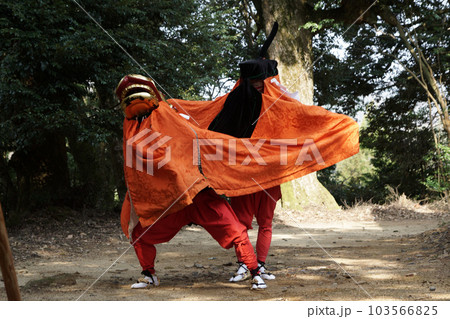 鳥取　四季の散歩　春　犬山神社 103566825
